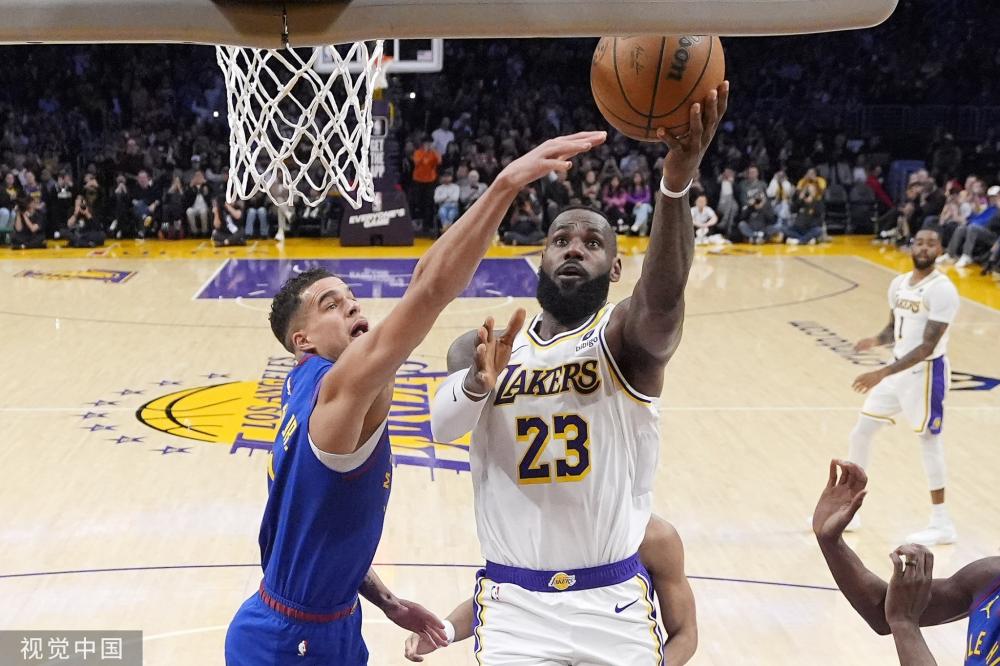 穿着球衣坐 穿着球衣坐