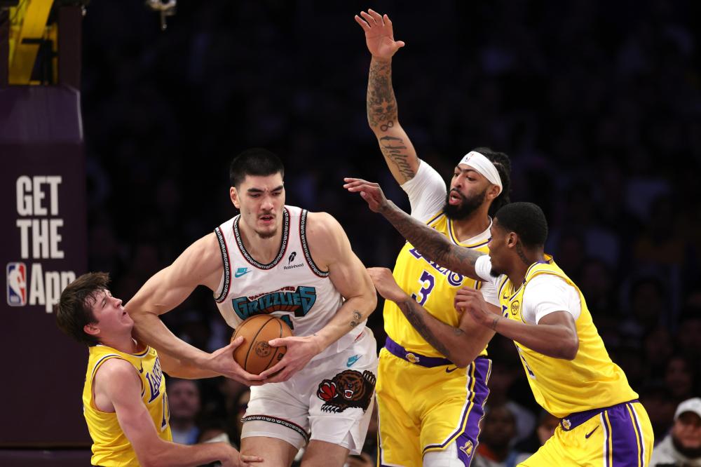 靠替补球员 靠替补球员