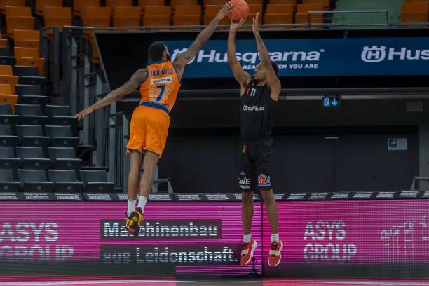 球员一个自 球员一个自