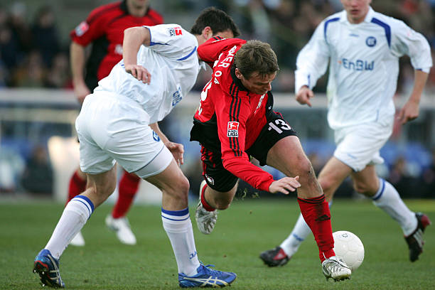 由替补门将 由替补门将